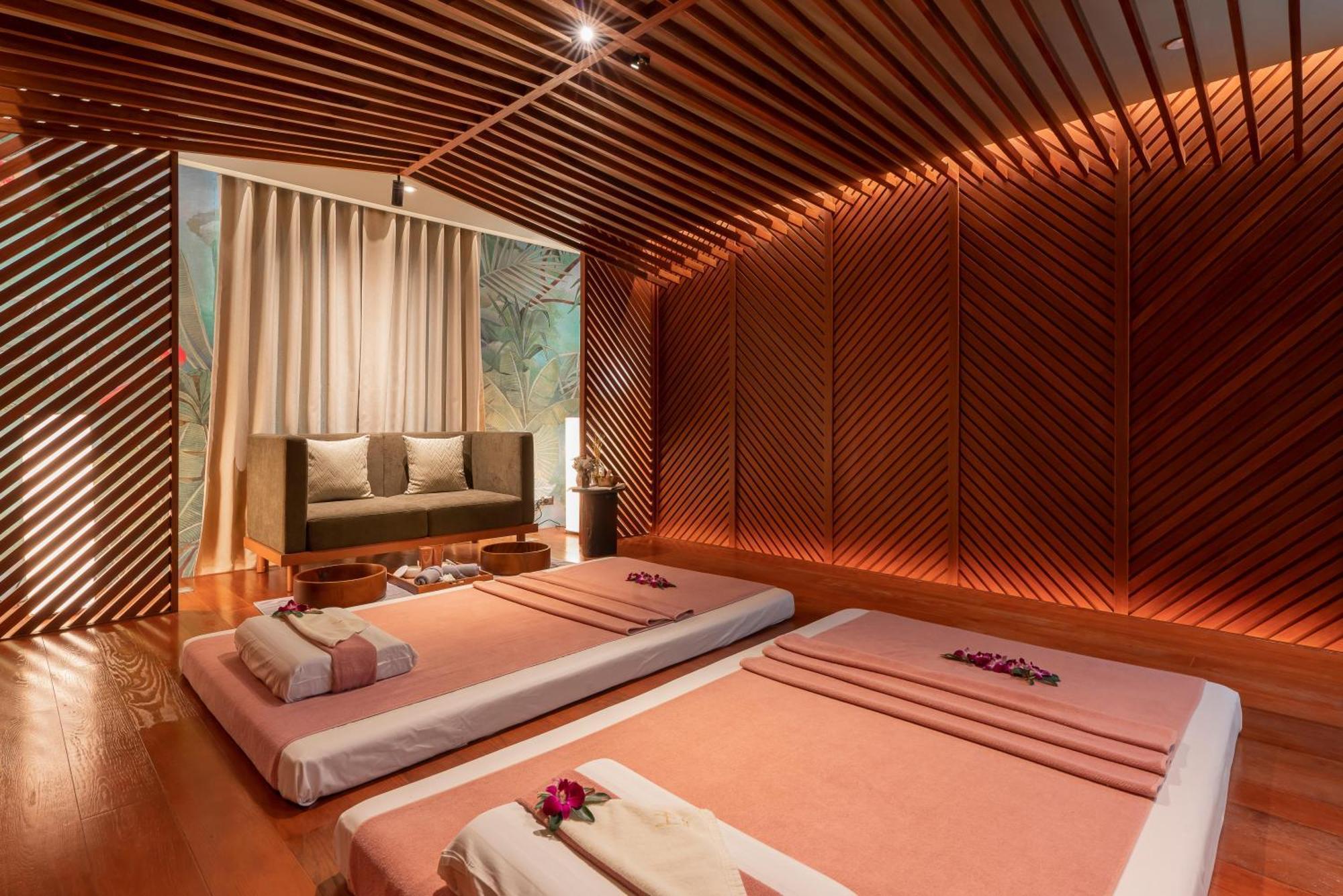 The Salil Hotel Riverside Bangkok Dış mekan fotoğraf A spa in a hotel