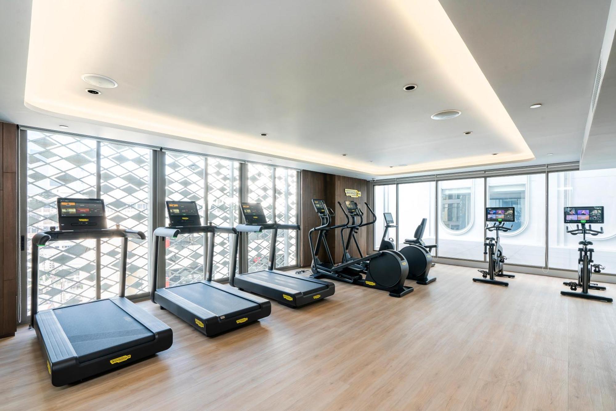 The Salil Hotel Riverside Bangkok Dış mekan fotoğraf The gym at the hotel