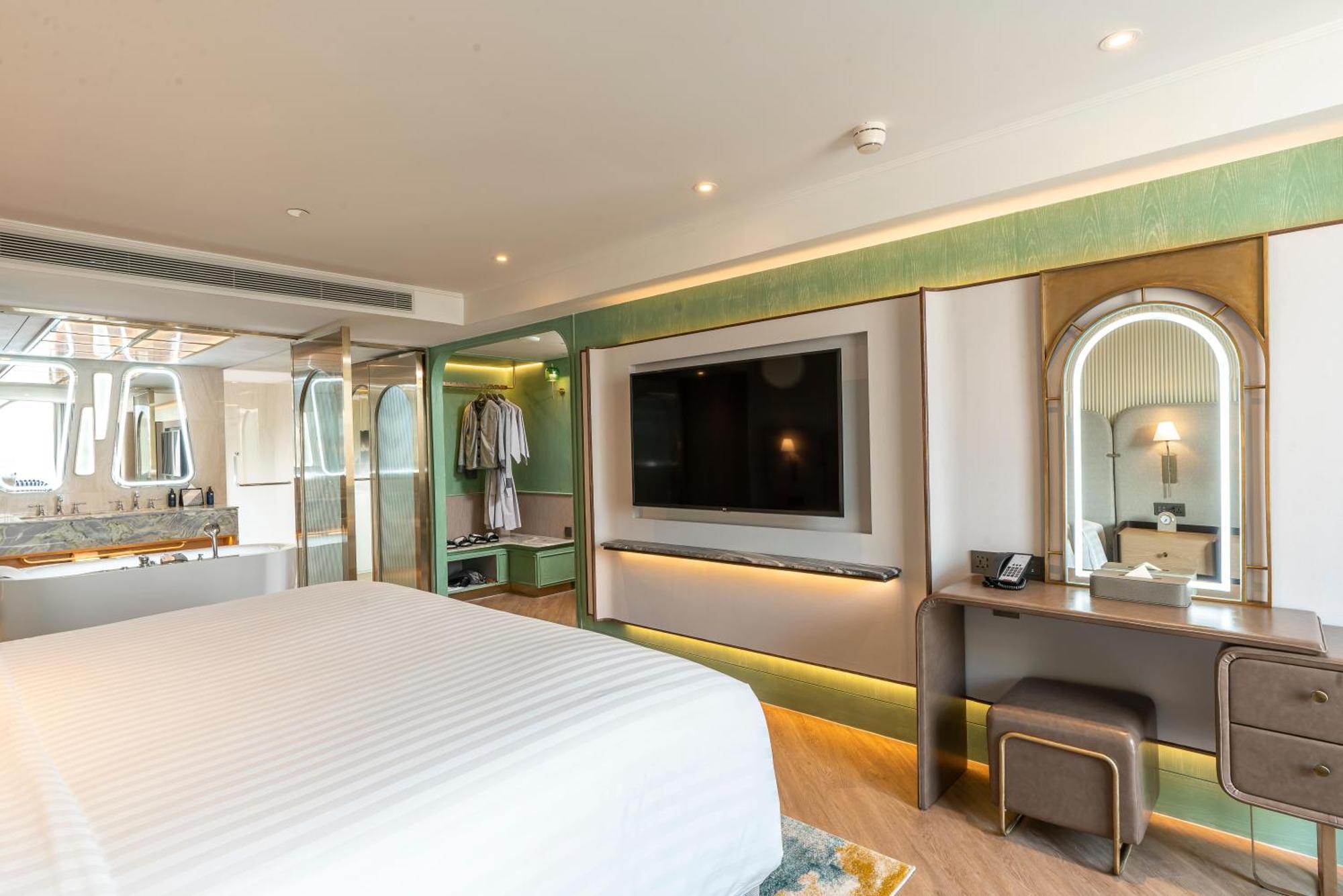 The Salil Hotel Riverside Bangkok Dış mekan fotoğraf Deluxe Suite